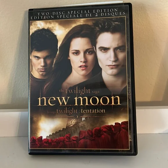 4/$20 NEW MOON dvd - Picture 2 of 5